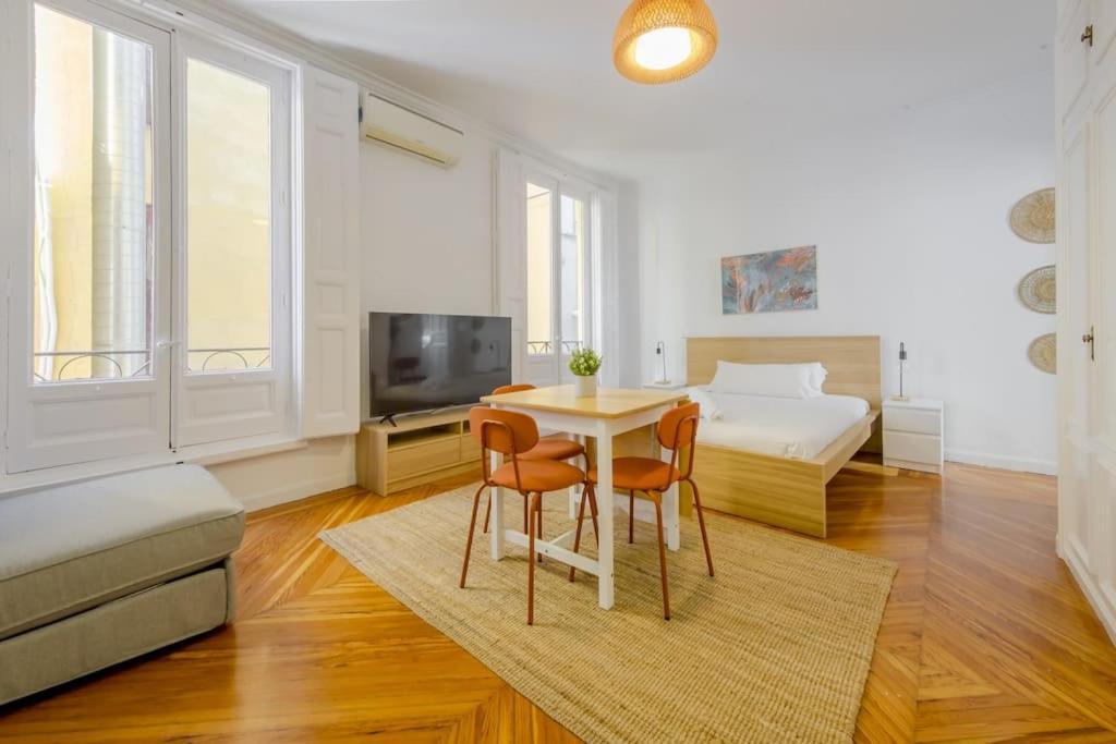 Petite E Chic Loft Para 3 En El Corazon De Madrid Eksteriør bilde