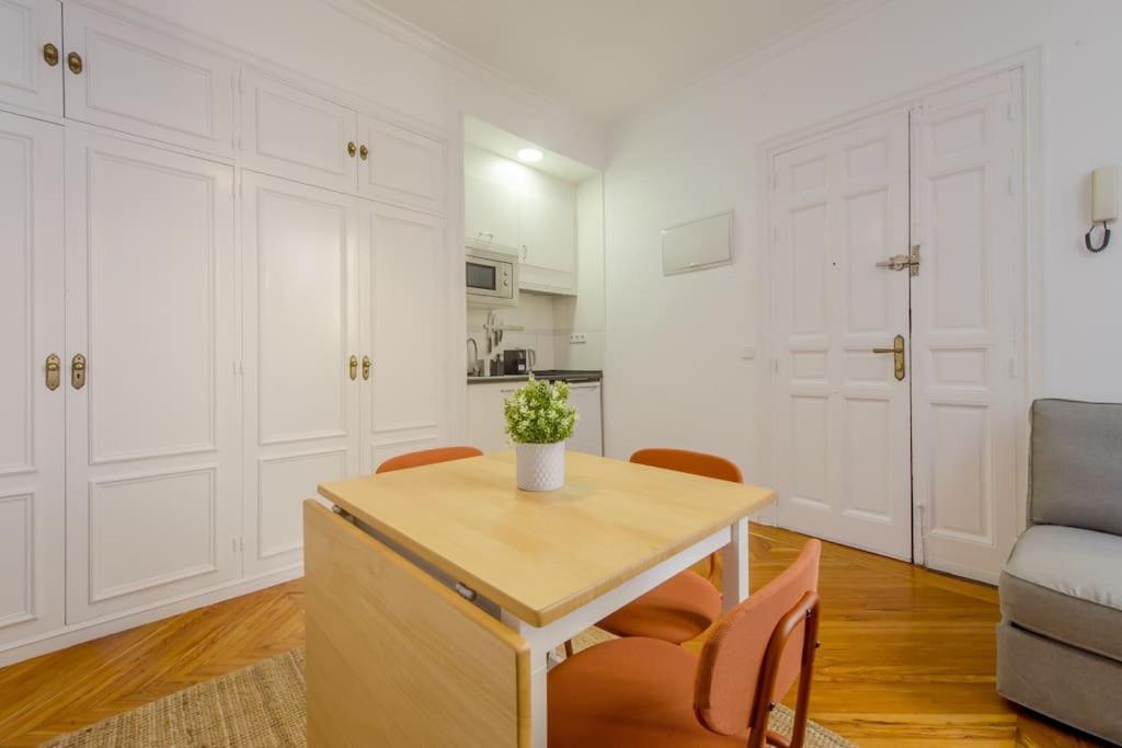Petite E Chic Loft Para 3 En El Corazon De Madrid Eksteriør bilde