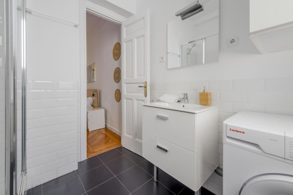 Petite E Chic Loft Para 3 En El Corazon De Madrid Eksteriør bilde